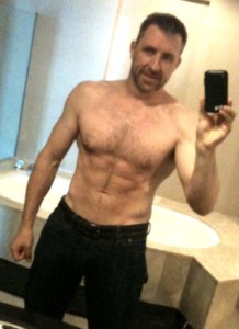 Photo: Abs After 2 Years of 4500 Calories & No Exercise