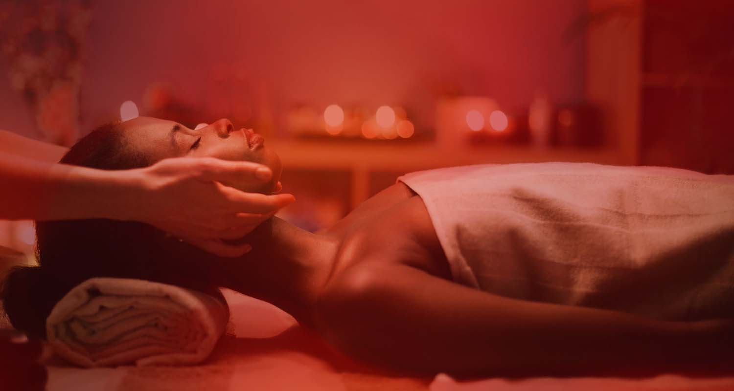 Health Benefits of Red Light and How to Get It_woman spa in red light
