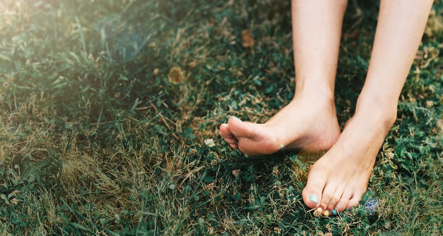 What is Earthing? Here’s Why Going Barefoot Benefits Your Body