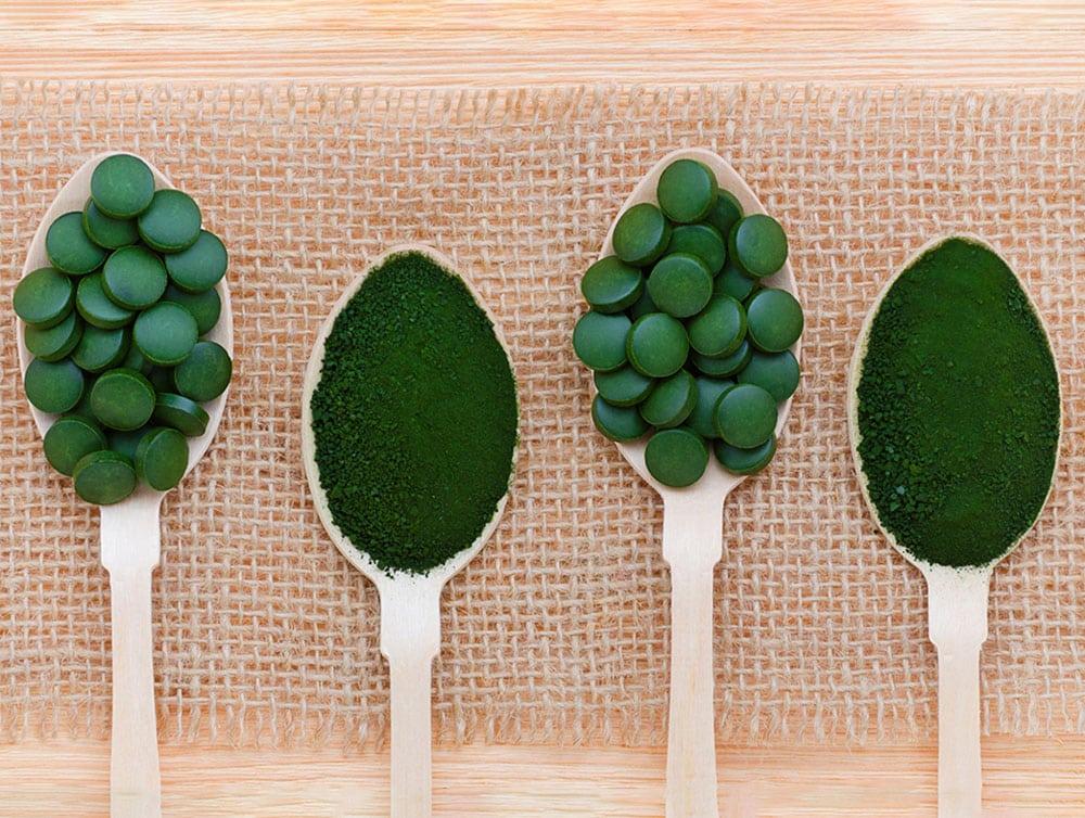Energy Bits green algae tables on wooden spoons