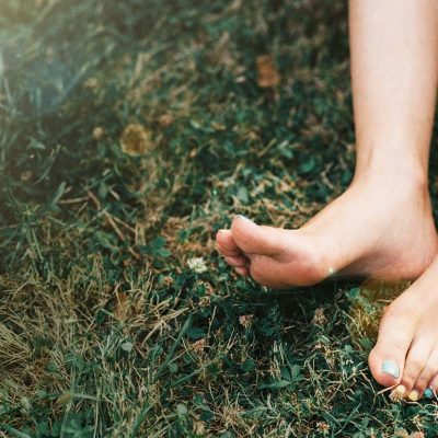 Earthing The Case for Going Barefoot_header