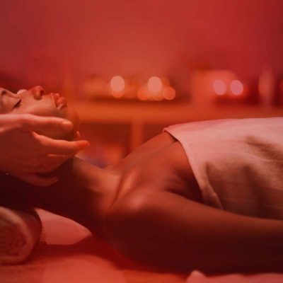 Health Benefits of Red Light and How to Get It_woman spa in red light